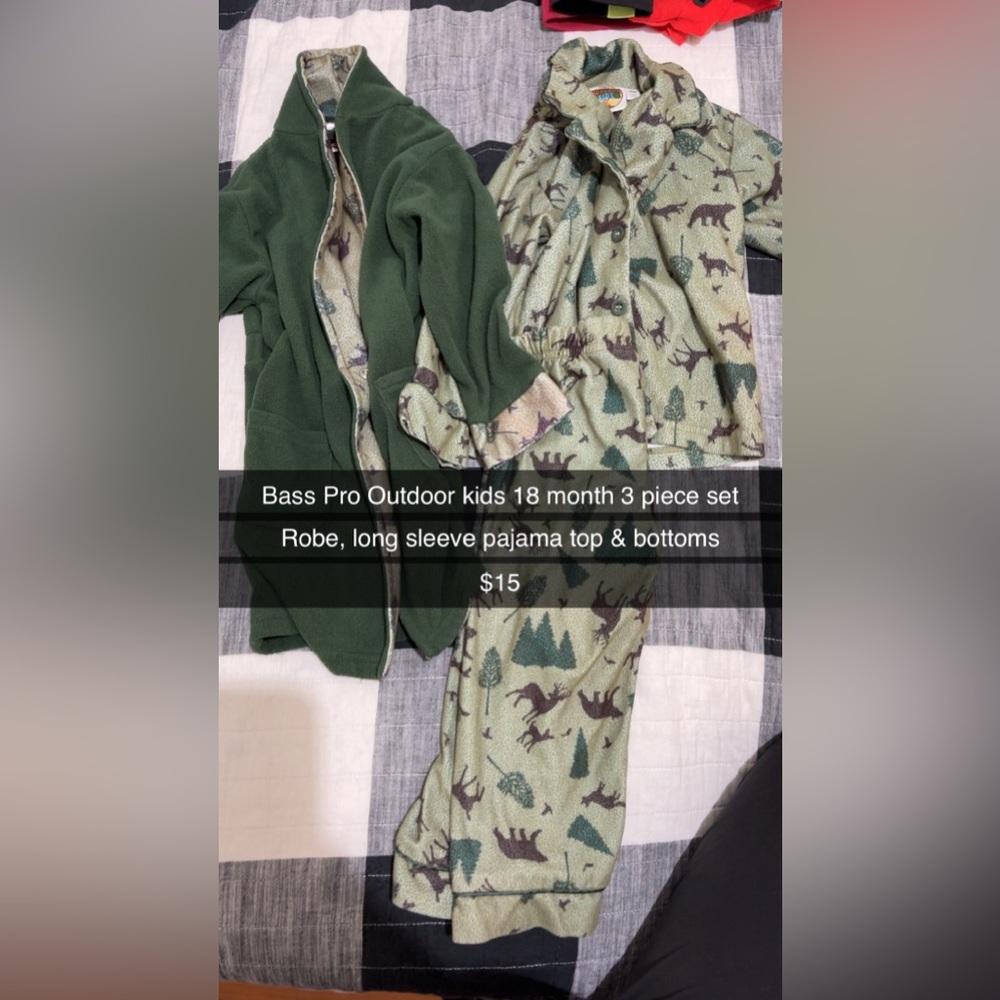 Bass Pro Outdoor Kids pajama set; robe, long sleeve, pants